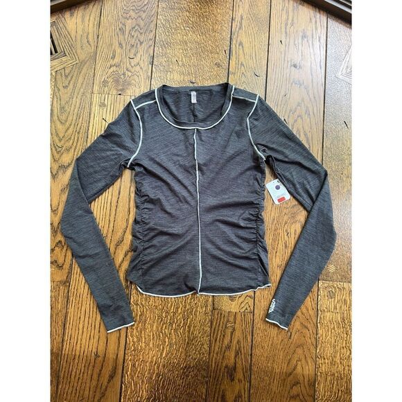 Free People Movement Right On Run Long Sleeve Layer Scrunch Sides Size Small NWT - Picture 1 of 6